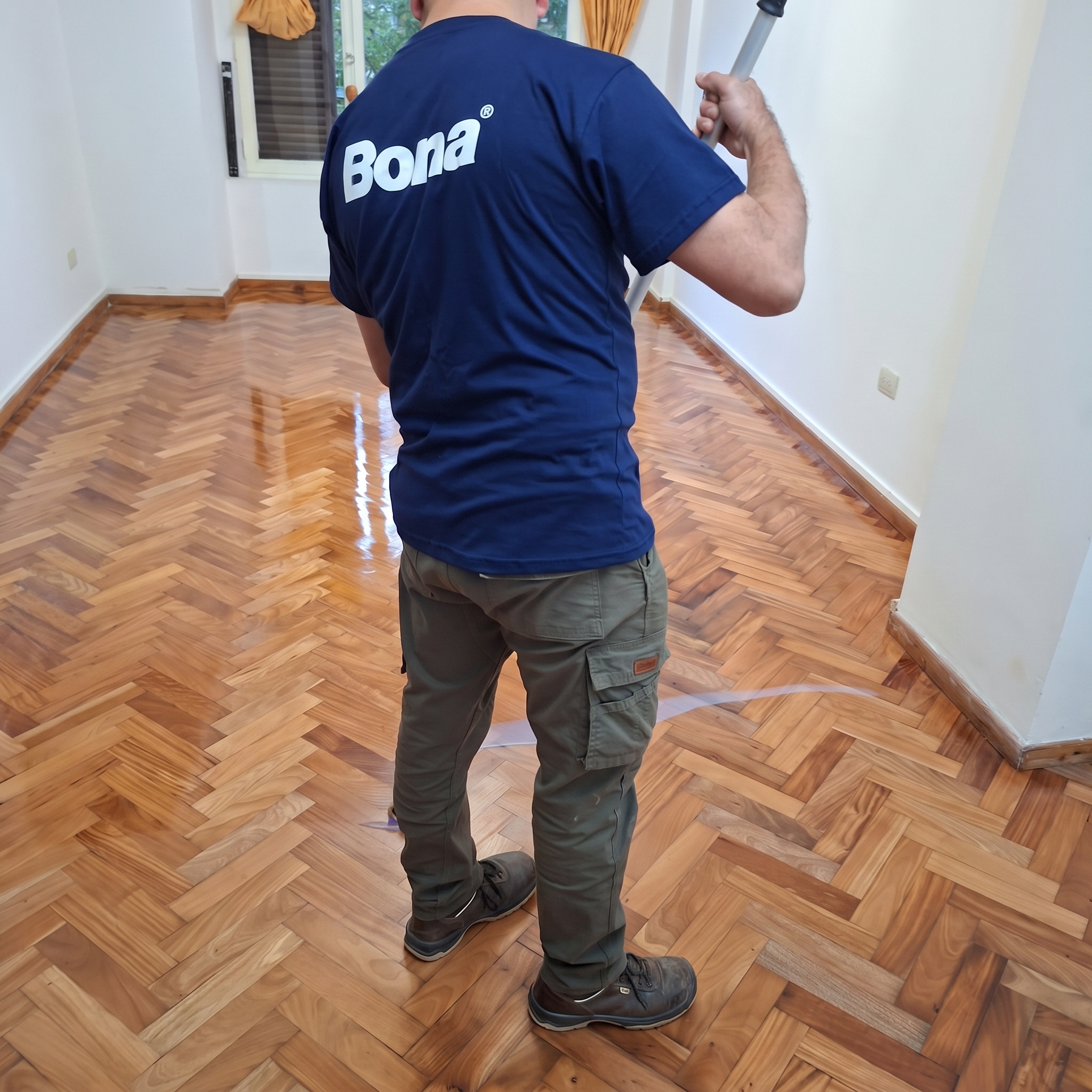 Equipo de colocación, restauración y pulido de pisos de madera - Estilo Parquet Paraná y Santa Fe